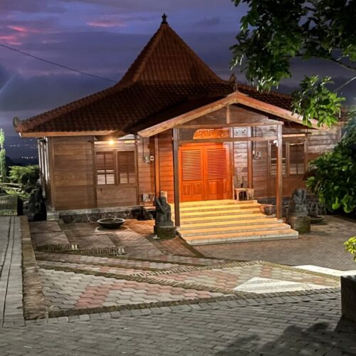 Galeri Hallroom Tondano Cabin & Coffee (1)