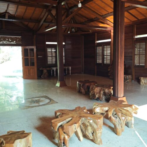 Galeri Hallroom Tondano Cabin & Coffee (4)